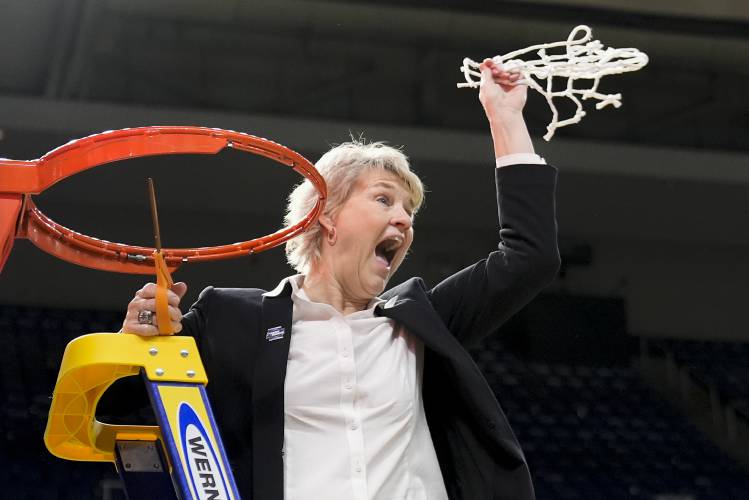 Iowa head coach Lisa Bluder holds up the net after defeating LSU in an Elite Eight round college basketball game during the NCAA Tournament, Monday, April 1, 2024, in Albany, N.Y. (AP Photo/Mary Altaffer)
