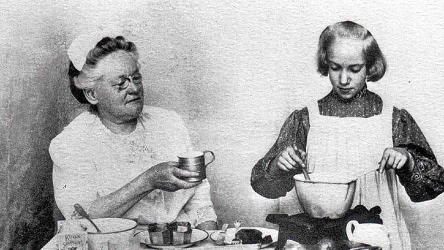 Fannie Farmer with a student at the Boston Cooking School. In 1896, Farmer took charge of revising and expanding the school’s main textbook, which is now known simply as “The Fannie Farmer Cookbook.”