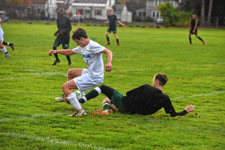 Greenfield’s Caleb Thomas, right, tries to make a tackle on Monson’s Sebastian Nava during the host Green Wave’s 3-0 loss at Vets Field on Wednesday.