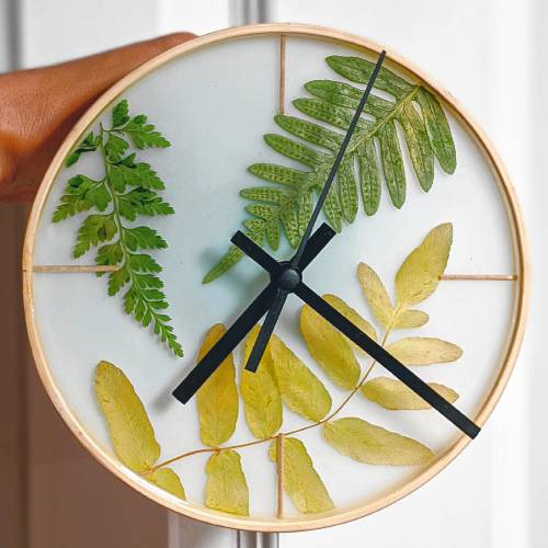 In addition to creating jewelry, Camille Tahar incorporates natural materials into household items and decorations, including clocks, keychains, wooden spoons, and many types of boxes and containers.