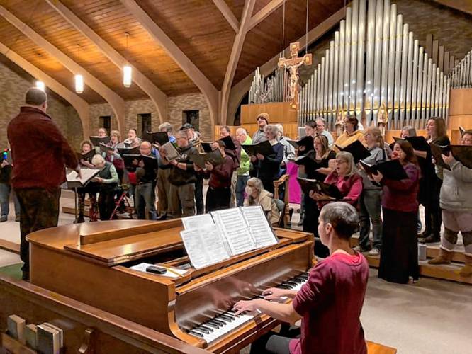 The Franklin County Community Chorus, under the direction of Paul Calcari and accompanist Laura Josephs, will perform its annual Holiday Concert on Sunday, Dec. 10, at 3 p.m. in the Greenfield High School auditorium.