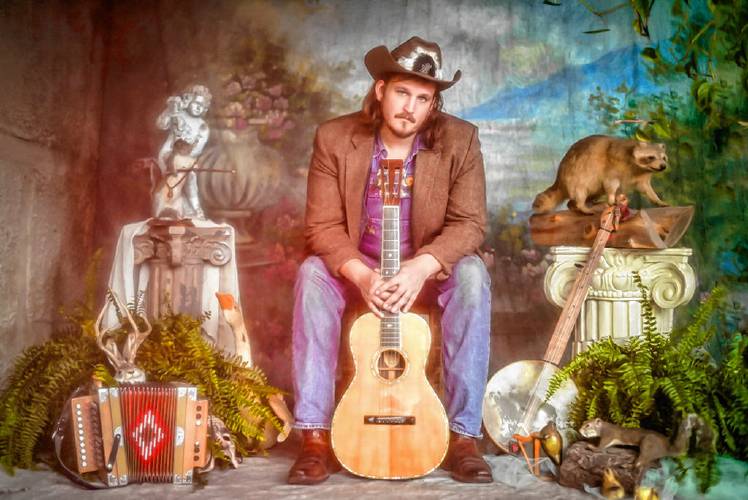 Willi Carlisle, the singer-songwriter from the Ozarks who has been gaining attention in the folk world for a few years now, will be performing at the Shea Theater Arts Center on Friday, Nov. 24, at 8 p.m.