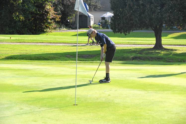Franklin Tech's Braeden Talbot putts on Hole No. 1 in a match against Hopkins at Thomas Memorial on Thursday. 