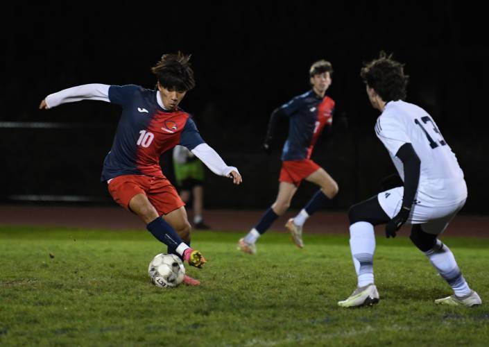Frontier’s Chanhee Son tries to gets past Monomoy’s Owen Ramler in South Deerfield on Wednesday. 